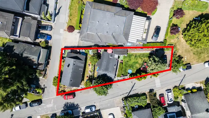 931 FINLAY STREET - photo 2 of 24