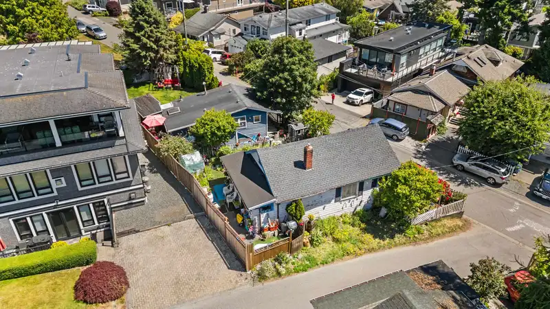 931 FINLAY STREET - photo 4 of 24