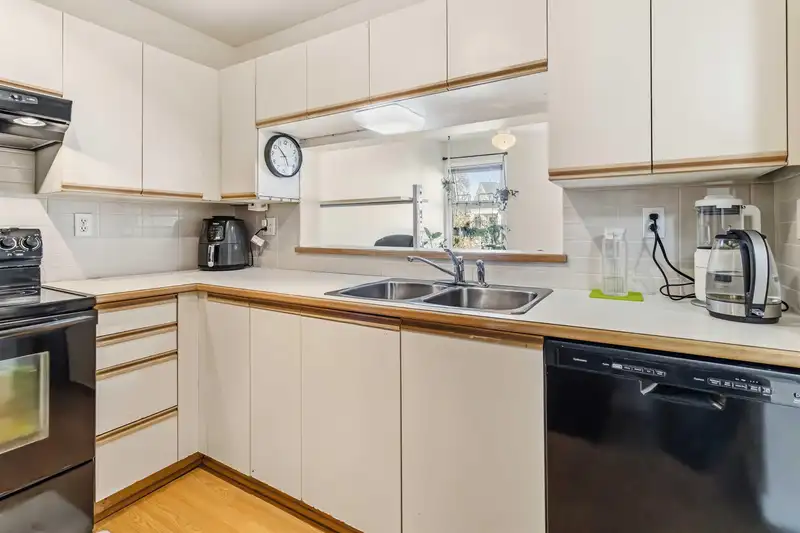313 7435 MOFFATT ROAD - photo 4 of 17