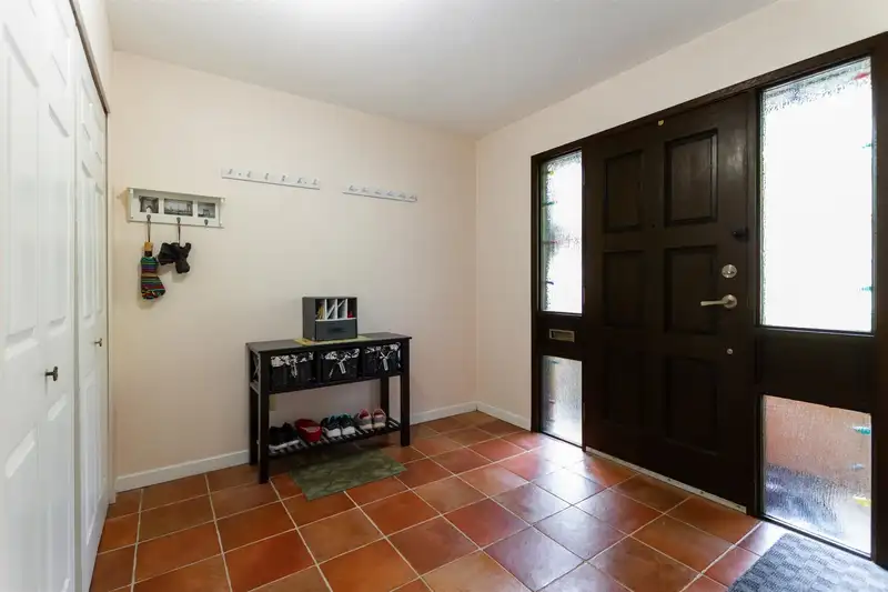8511 111A STREET - photo 4 of 34