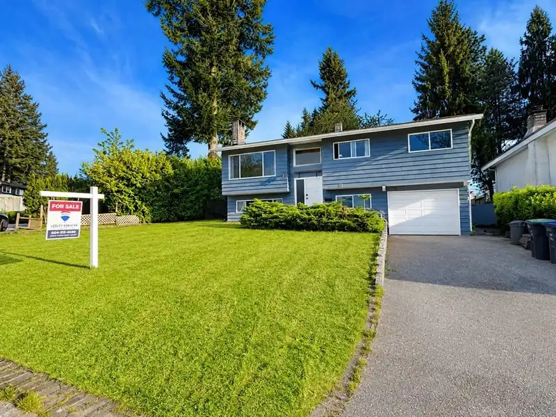 15058 ROBIN CRESCENT - photo 1 of 34
