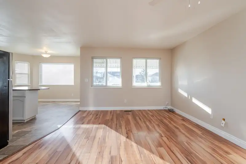 34732 7 AVENUE - photo 4 of 37