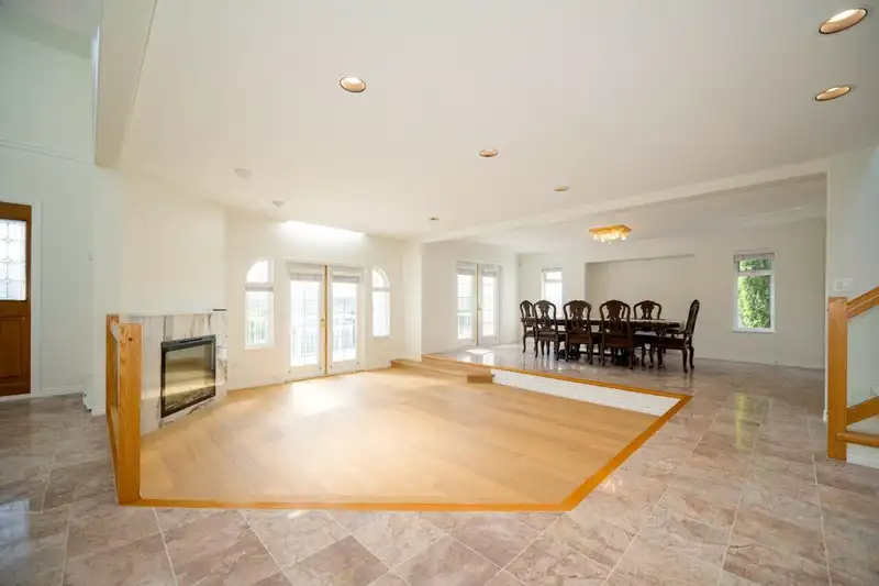 2276 SICAMOUS AVENUE - photo 4 of 40