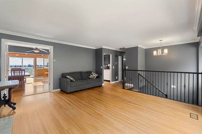 1447 COLUMBIA AVENUE - photo 4 of 31