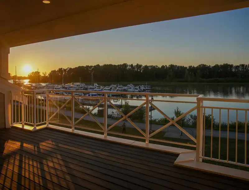 100 5311 ADMIRAL WAY - photo 3 of 38
