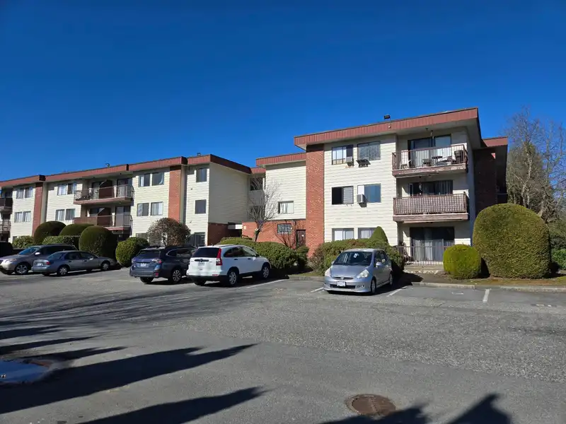 129 1909 SALTON ROAD - photo 1 of 19