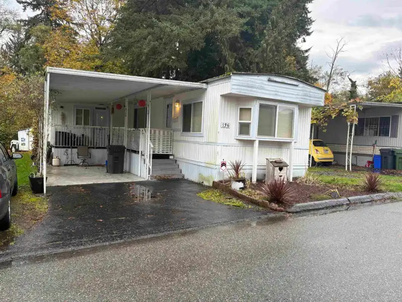 136 7790 KING GEORGE BOULEVARD - photo 1 of 32