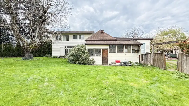 6390 PIONEER AVENUE - photo 4 of 40