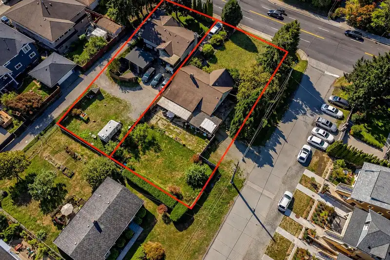 371 BLUE MOUNTAIN STREET - photo 3 of 4