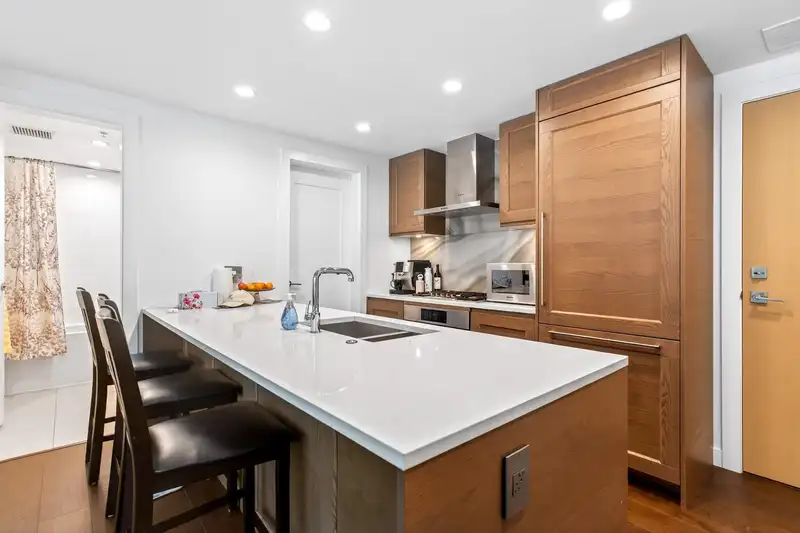 204 5629 BIRNEY AVENUE - photo 2 of 22
