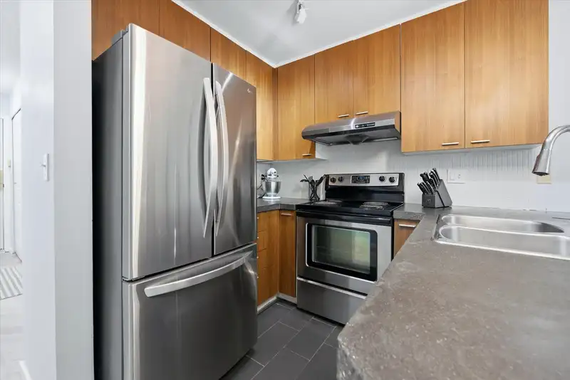 102 788 E 8TH AVENUE - photo 4 of 34