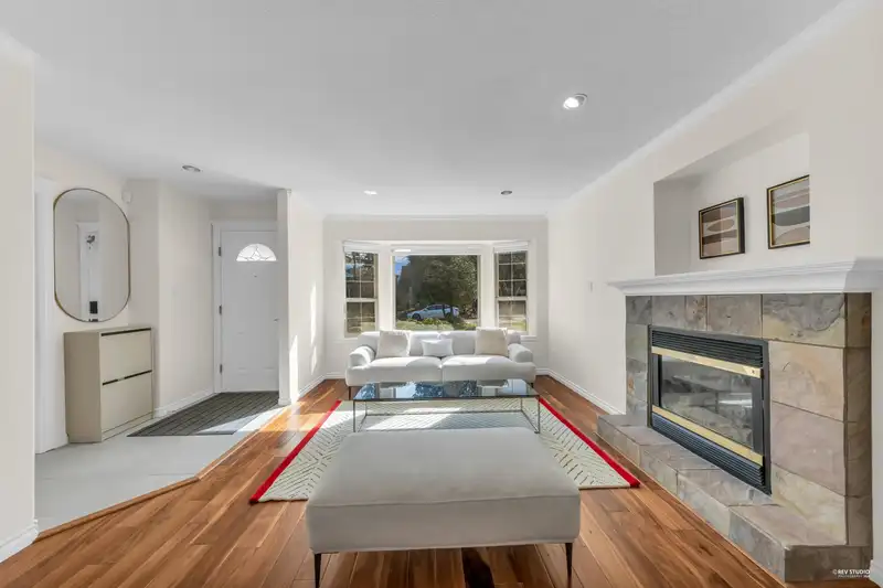 3265 CHAUCER AVENUE - photo 4 of 27