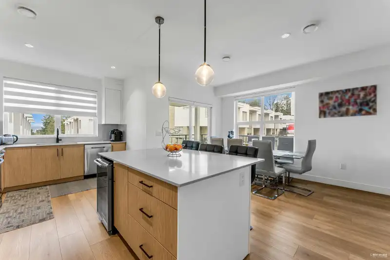 1 12585 104A AVENUE - photo 2 of 40