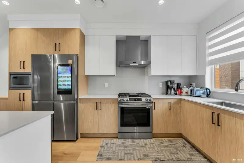 1 12585 104A AVENUE - photo 3 of 40