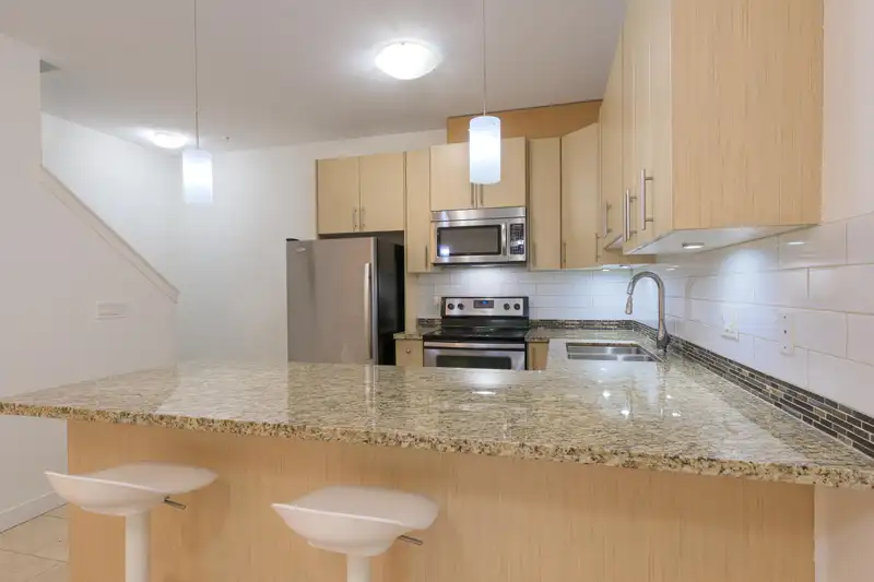 112 3888 NORFOLK STREET - photo 2 of 24