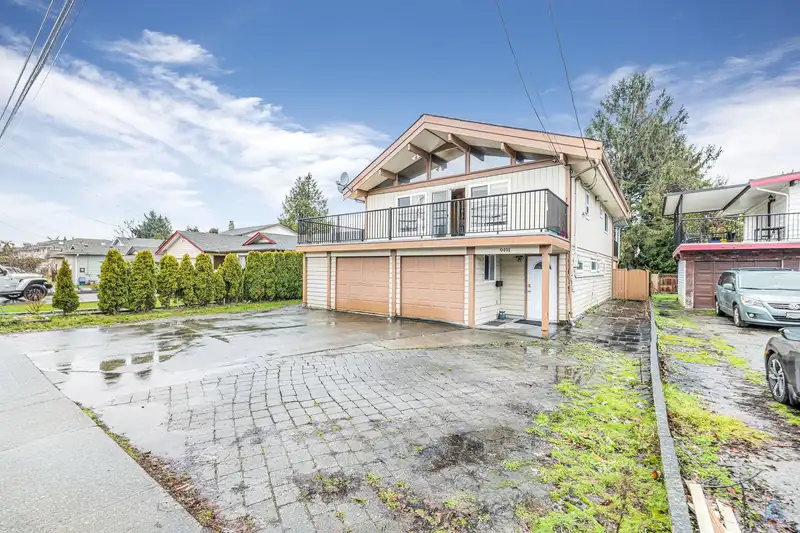 9491 NO 5 ROAD - photo 2 of 30