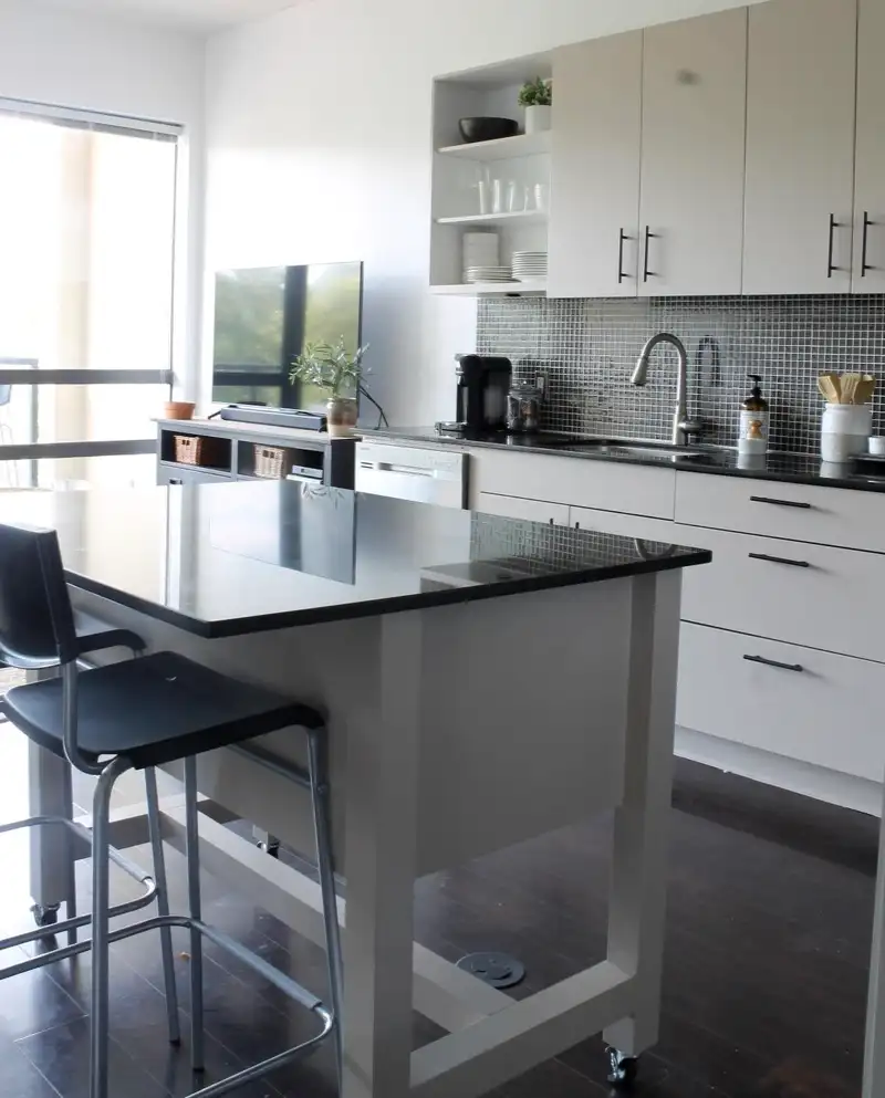 710 121 BREW STREET - photo 3 of 30