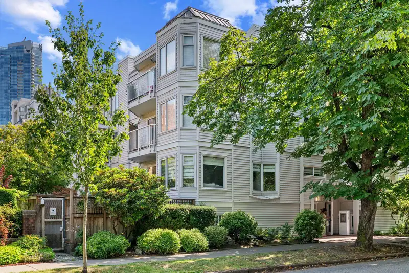 106 1147 NELSON STREET - photo 1 of 40