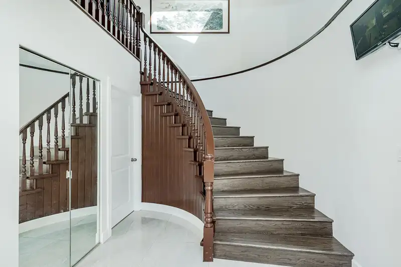 6074 SHERBROOKE STREET - photo 2 of 40