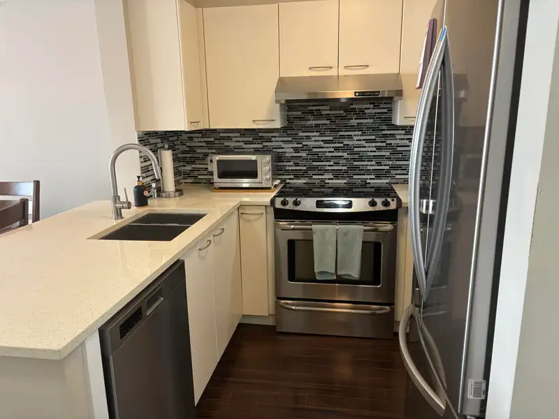 707 1575 W 10TH AVENUE - photo 2 of 14