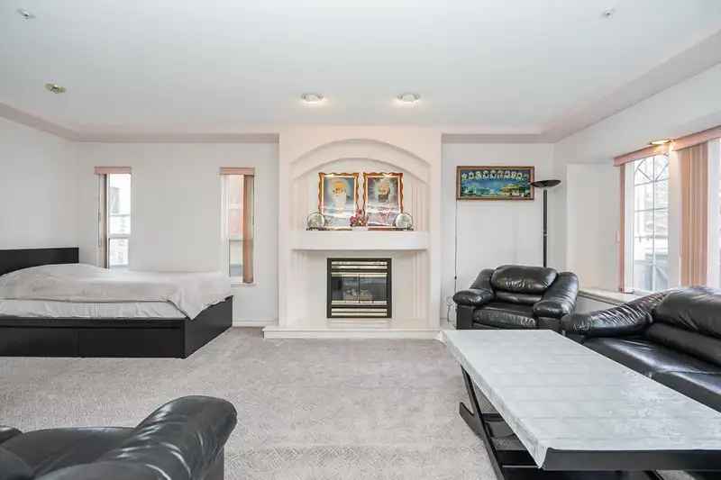 726 E 56TH AVENUE - photo 3 of 31