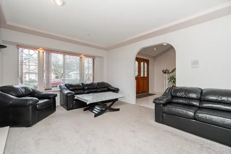 726 E 56TH AVENUE - photo 4 of 31