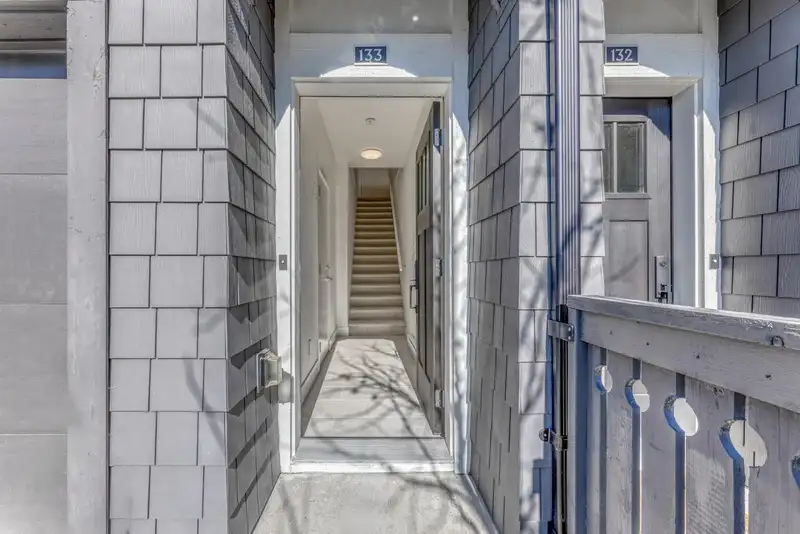133 1331 OLMSTED STREET - photo 3 of 40