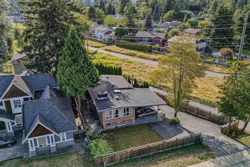 9387 140 STREET - photo 3 of 37