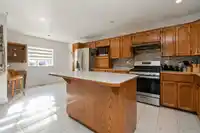 3752 HARWOOD CRESCENT - thumbnail 6