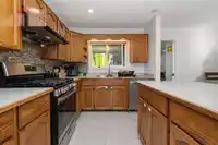 3752 HARWOOD CRESCENT - thumbnail 9