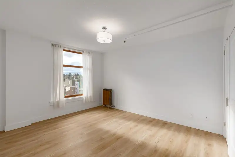 506 175 E BROADWAY - photo 2 of 28
