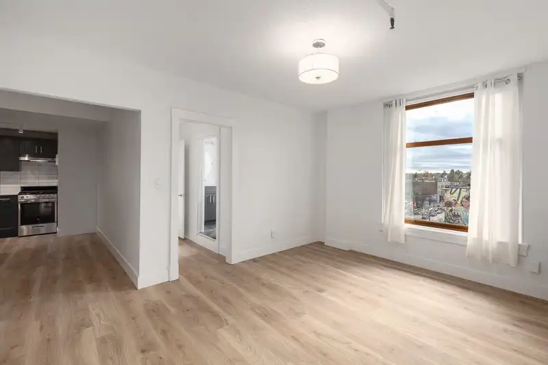 506 175 E BROADWAY - photo 4 of 28
