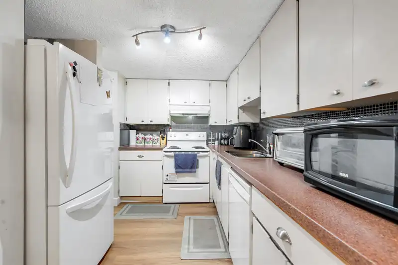105 7116 133B STREET - photo 4 of 16