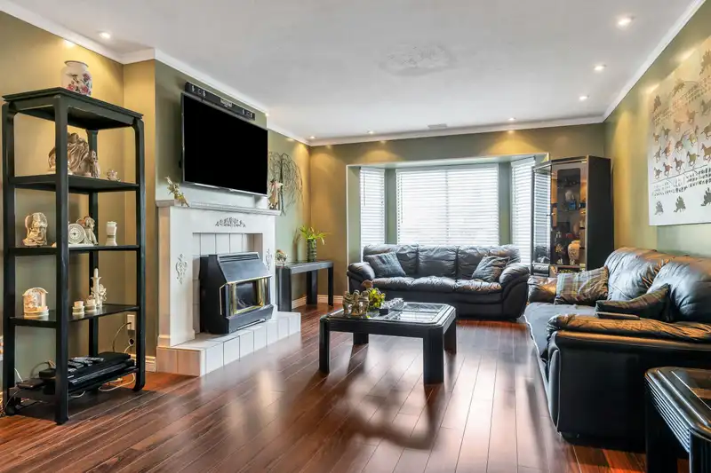 13280 81A AVENUE - photo 3 of 40