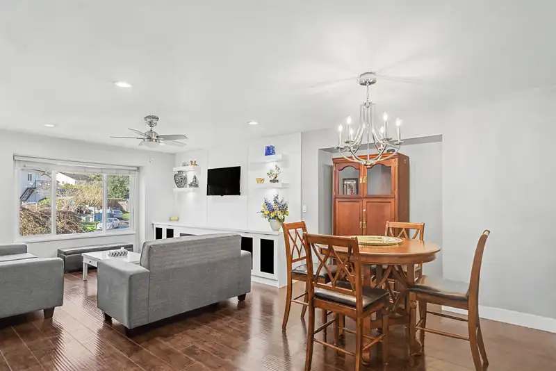 8076 139A STREET - photo 4 of 37