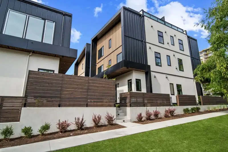 2535 W 39TH AVENUE - photo 1 of 40