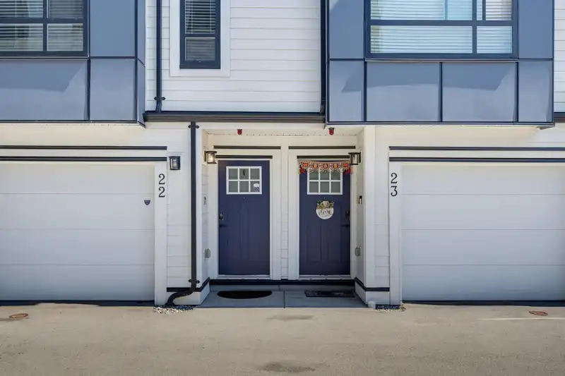 22 5476 BRYDON CRESCENT - photo 3 of 36