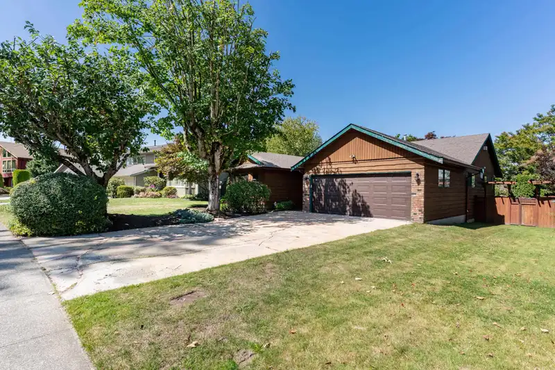 19725 50A AVENUE - photo 1 of 31