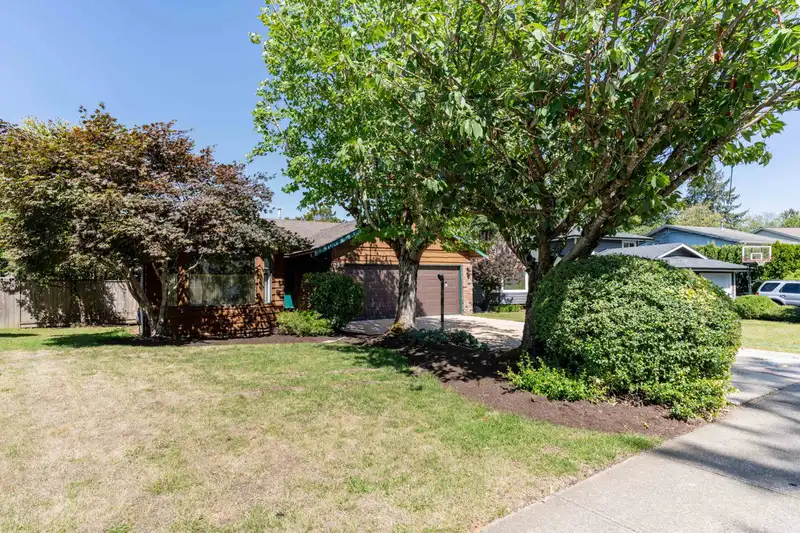 19725 50A AVENUE - photo 3 of 31