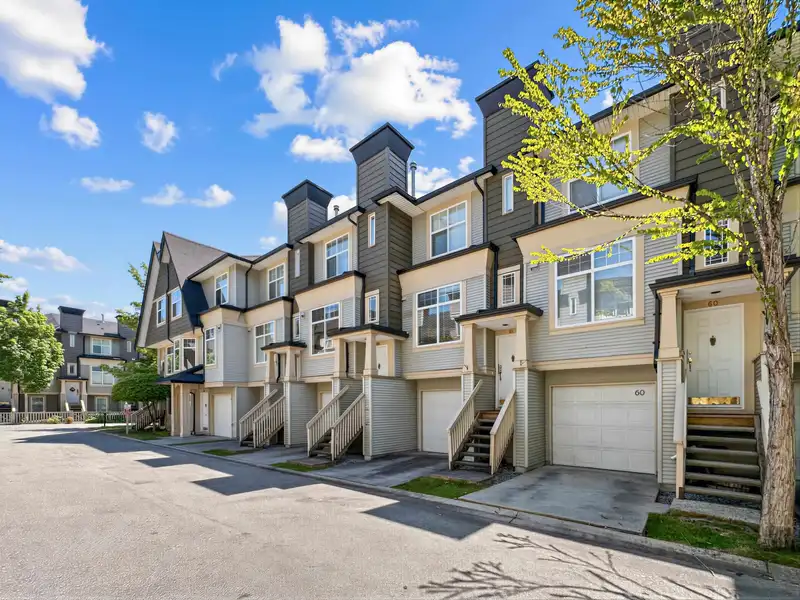 61 3711 ROBSON COURT - photo 2 of 31