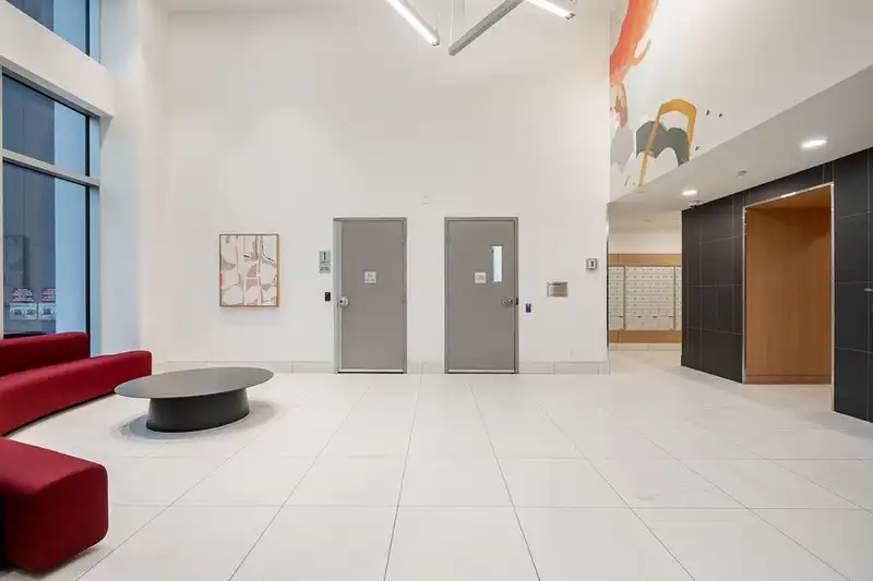 910 318 ALDERSON AVENUE - photo 3 of 40