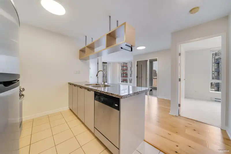 1710 1082 SEYMOUR STREET - photo 2 of 27