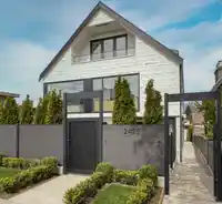2 2425 KITCHENER STREET - thumbnail 1
