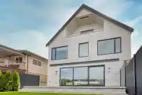 2 2425 KITCHENER STREET - thumbnail 4