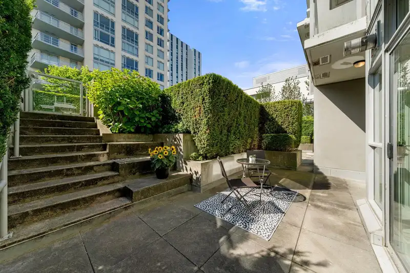 102 6080 IONA DRIVE - photo 4 of 16