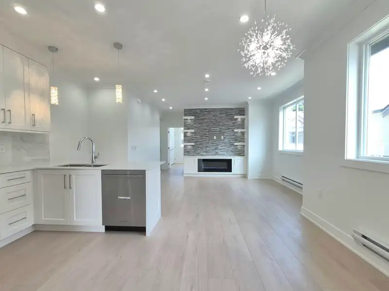110 8233 WILLIAMS ROAD - photo 2 of 13