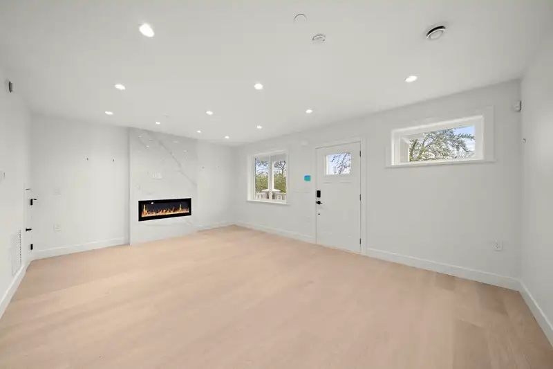 1161 KEEFER STREET - photo 4 of 32
