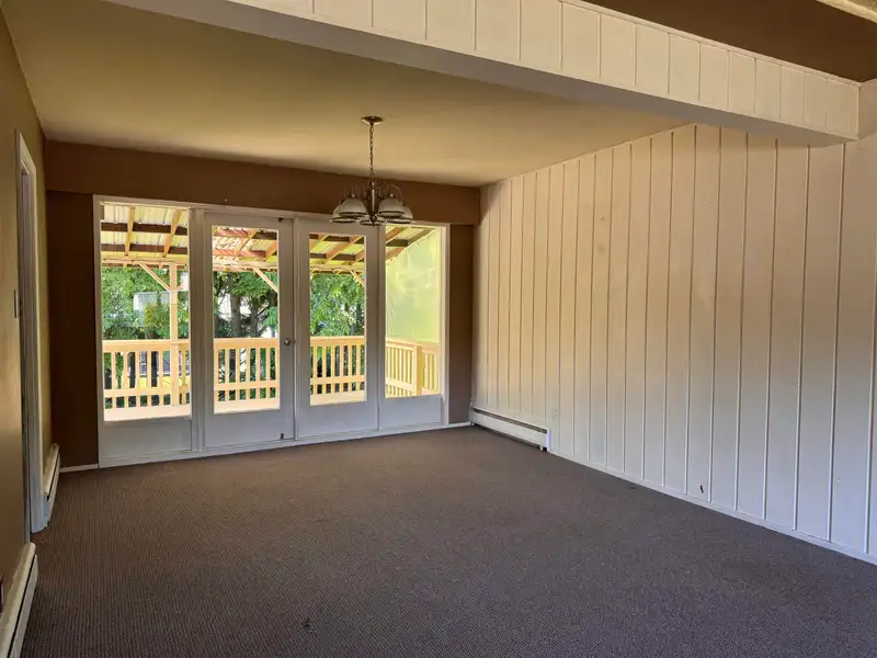 21729 124 AVENUE - photo 3 of 9