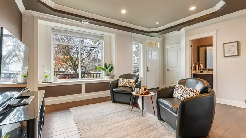 21049 77 AVENUE - photo 3 of 40