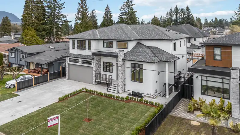 827 ATKINS STREET - photo 2 of 39